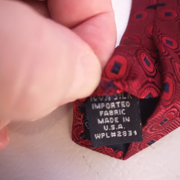 2/$30.00 - NWT Nautica Red & Navy 100% Silk Men's Necktie - Picture 4 of 4